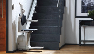 Removable link bars stairlift chair